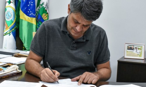 Prefeitura de Porto Real paga auxílio financeiro tecnológico a profissionais da Educação